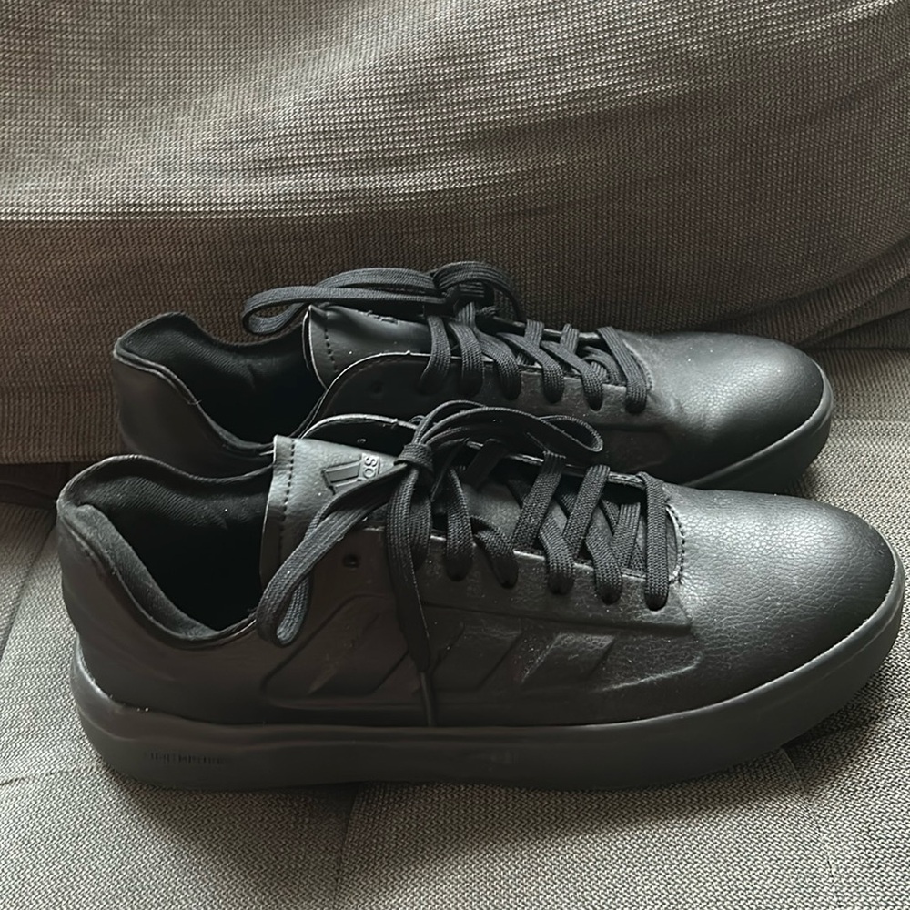 Adidas black on black light motion sneakers worn 1 time size 9
